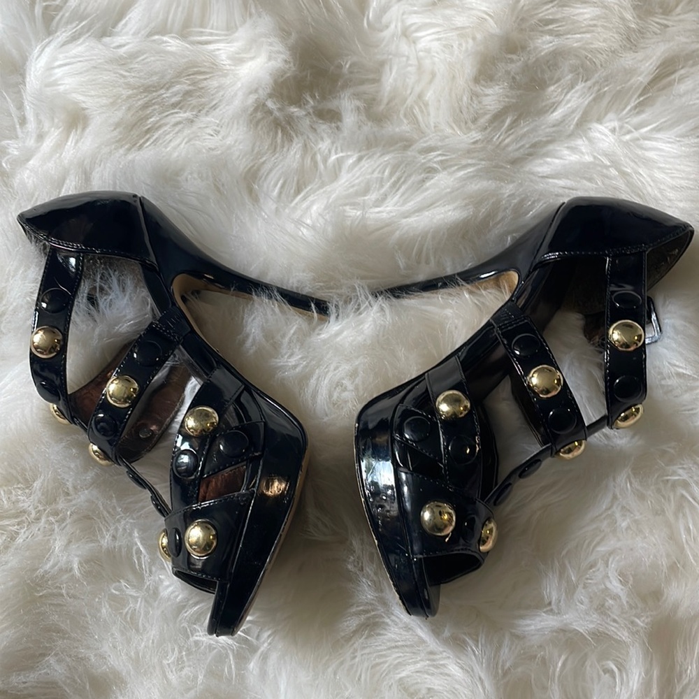 Bakers shoes. Black and gold patent leather heels. Size 7.